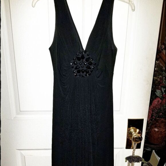 JERSEY KNIT MAXI DRESS W/ JET BEADED EMBELLISHMENT - Picture 6 of 7